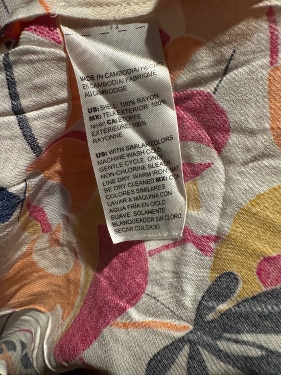 Chico’s Women’s Floral BottomDown Top Size 2 CreamMulticolor Lightweight Blouse - Picture 8 of 10